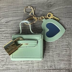 NWOT Mini Purse/Pouch Keychain/Bag Charm with Louis Vuitton Lock/Key & 🤍 Mirror